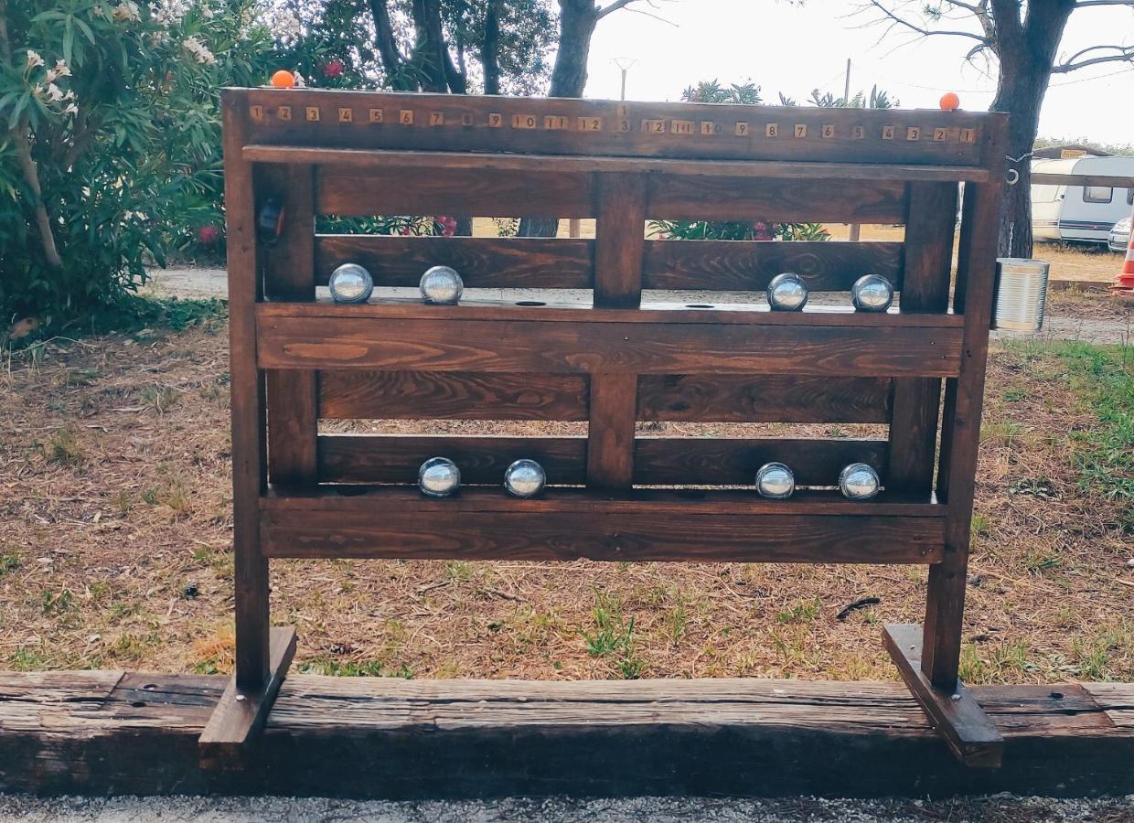 Entressen: Piscine, Jeux Et Pétanque Apartment