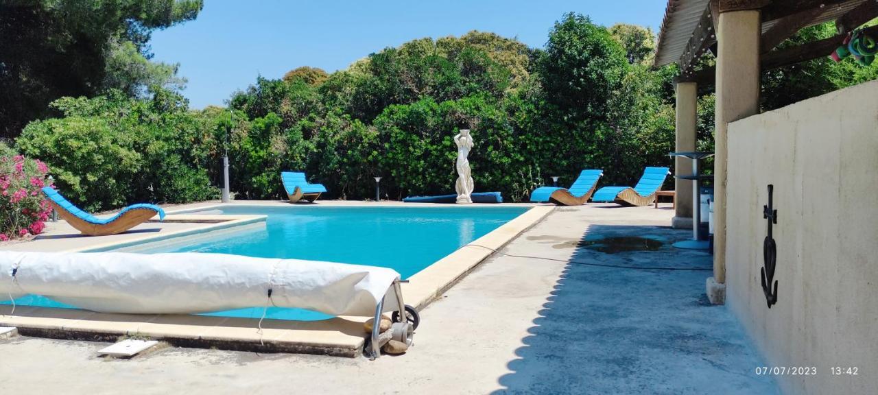 Entressen: Piscine, Jeux Et Pétanque