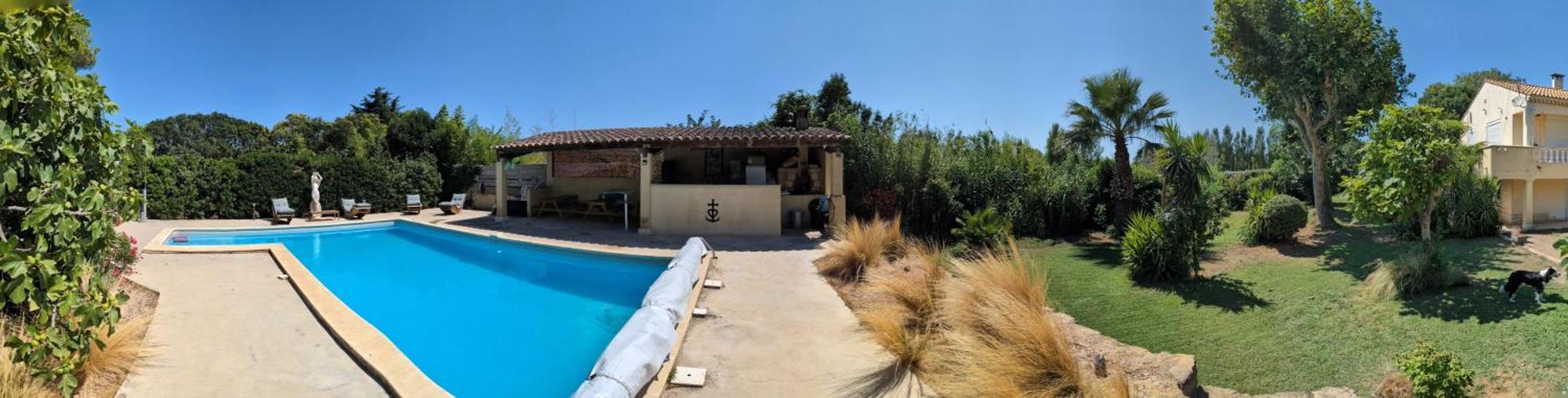 Entressen: Piscine, Jeux Et Pétanque *