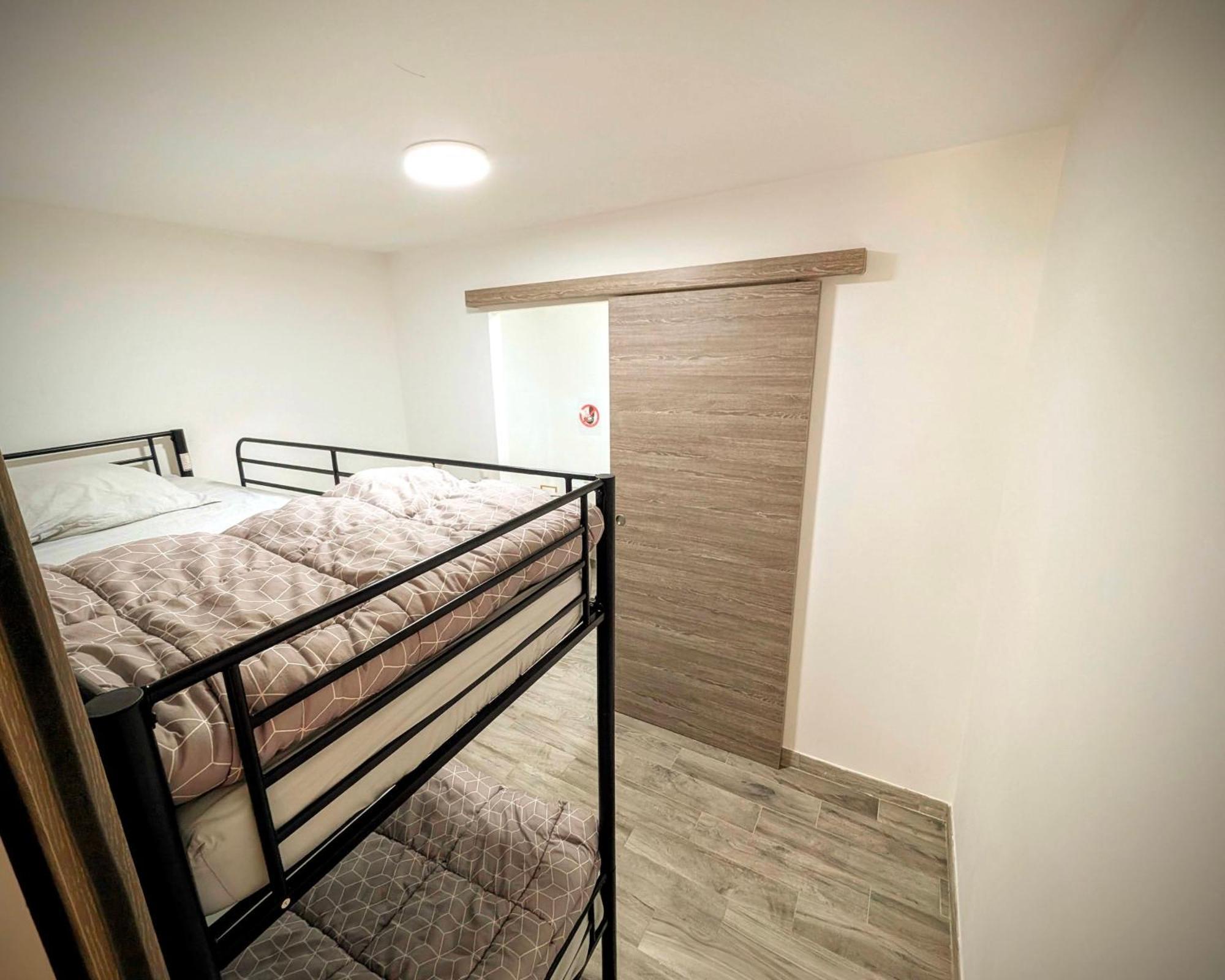 Entressen: Piscine, Jeux Et Pétanque Apartment